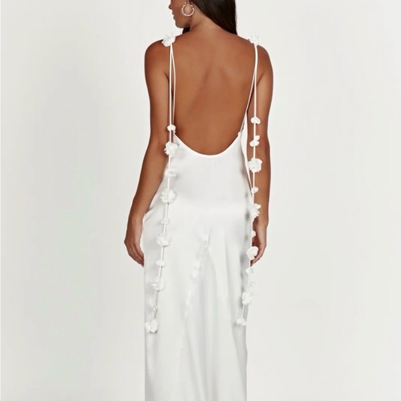 Meshki Elenora Ivory Backless Dress with Floral Accents - Picture 2 of 5